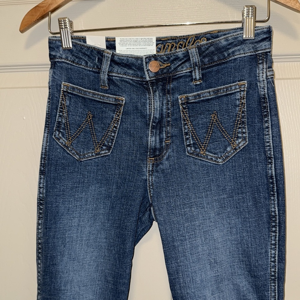 WRANGLER RETRO WOMEN'S MEDIUM WASH HIGH RISE FLARE PATCH POCKET VICTORIA JEANS - Picture 6 of 10
